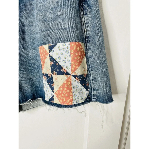 Arizona Jean Co Denim Shorts Blanket Patchwork Sz 19 Raw Hem Distressed NWT - Picture 2 of 15